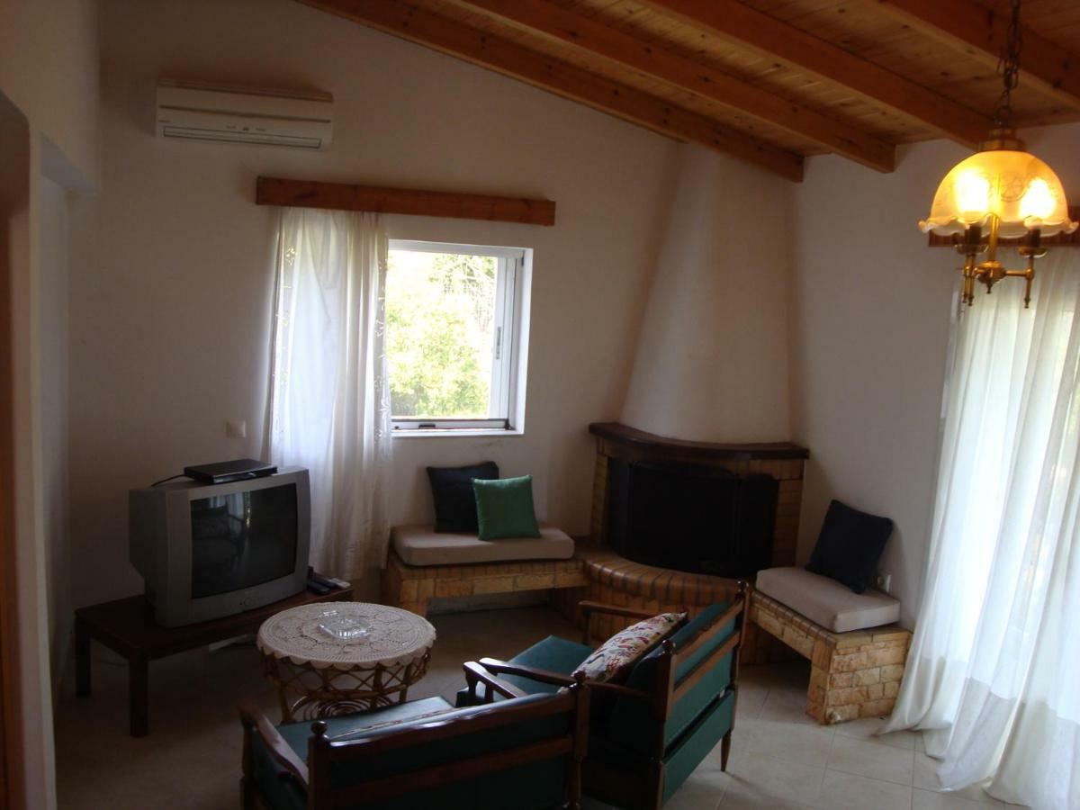 Three Bedroom Country House Magoula  ภายนอก รูปภาพ